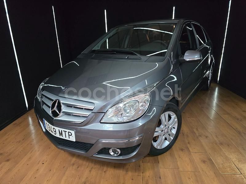 Usado Mercedes B180 109 CV (80 kW) 2009 Gris / plata Monovolumen