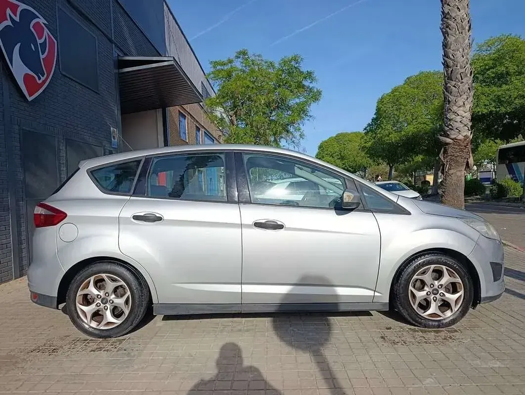 Usado Ford C-MAX Trend 116 CV (85 kW) 2012 Gris Monovolumen