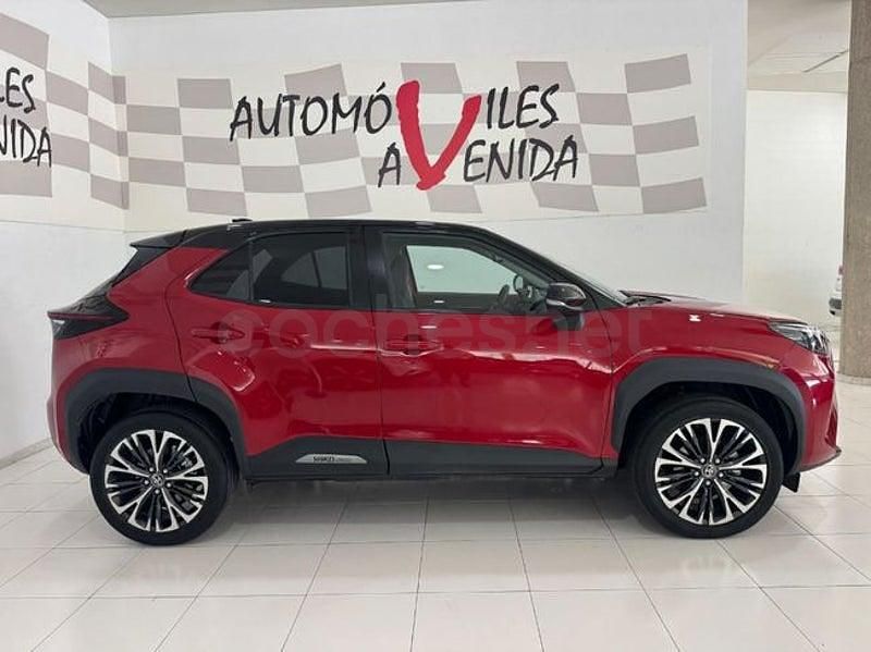 Usado Toyota Yaris Hybrid Plus 116 CV (85 kW) 2022 Rojo Berlina