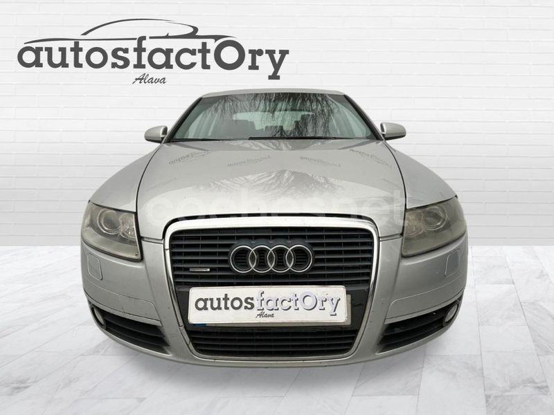 Usado Audi A6 233 CV (171 kW) 2004 Gris / plata Berlina