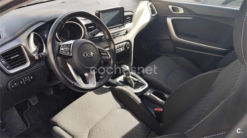 Usado Kia Ceed 120 CV (88 kW) 2018 Azul Utilitario