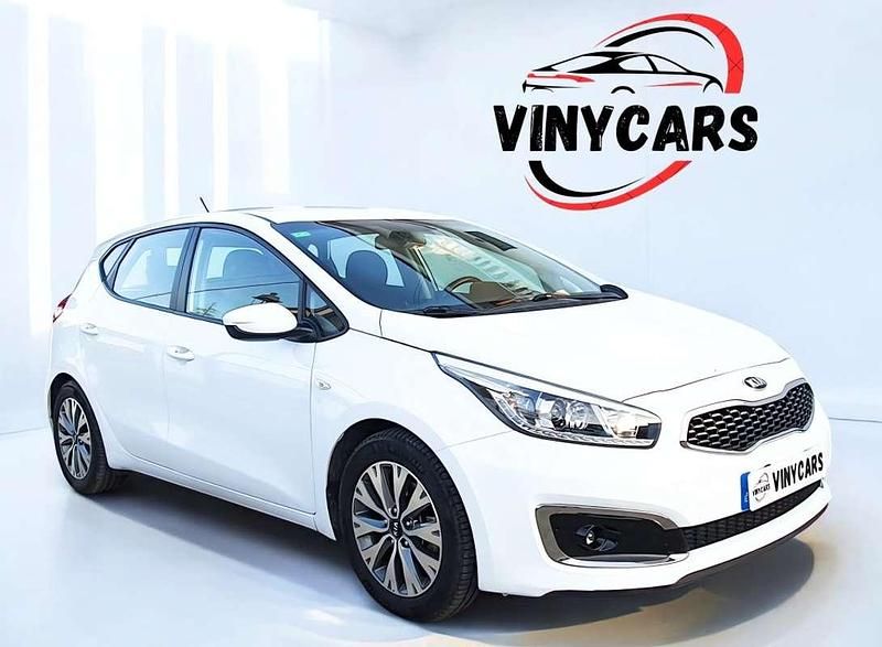 Blanco Usado 2017 Kia Ceed Plus Utilitario | 10.200 € (Precio justo) - Imagen 1/4