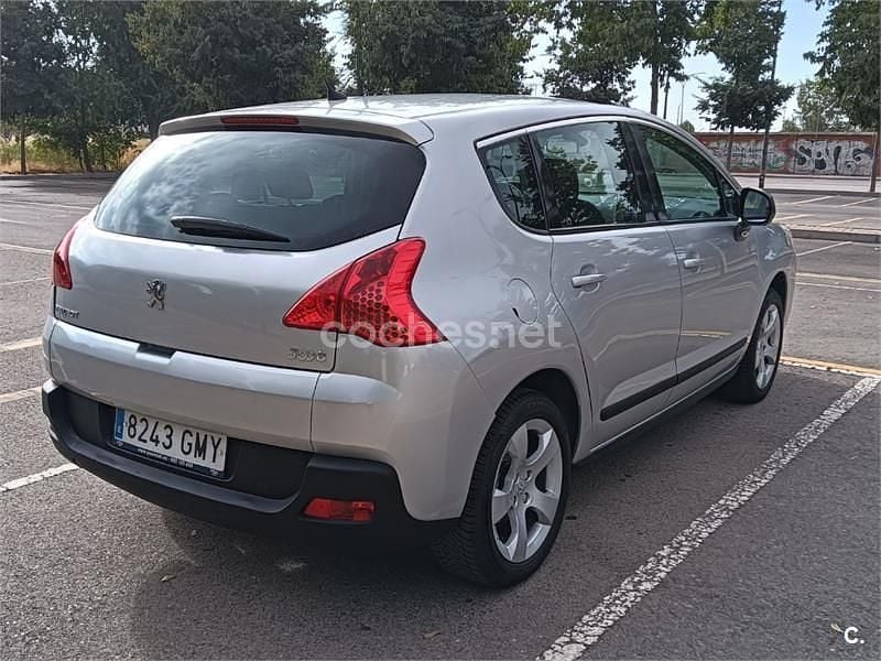 Usado Peugeot 3008 Premium 110 CV (80 kW) 2009 Gris / plata Familiar
