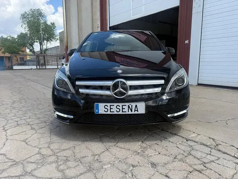 Usado Mercedes B200 136 CV (100 kW) 2014 Negro Monovolumen