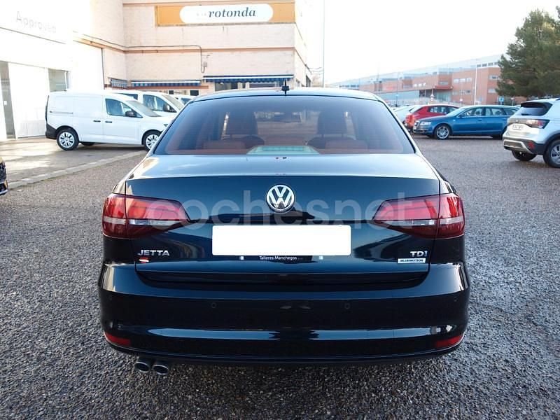 Usado VW Jetta Sportline 110 CV (80 kW) 2016 Negro Berlina