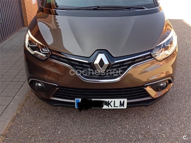 Usado Renault Grand Scénic IV Zen 130 CV (95 kW) 2018 Marrón Monovolumen