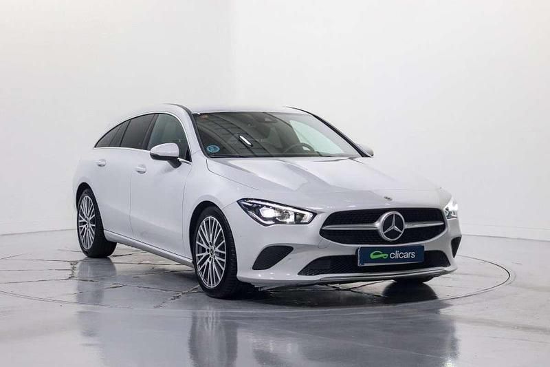 Usado Mercedes CLA220 Shooting Brake 190 CV (139 kW) 2021 Blanco Familiar