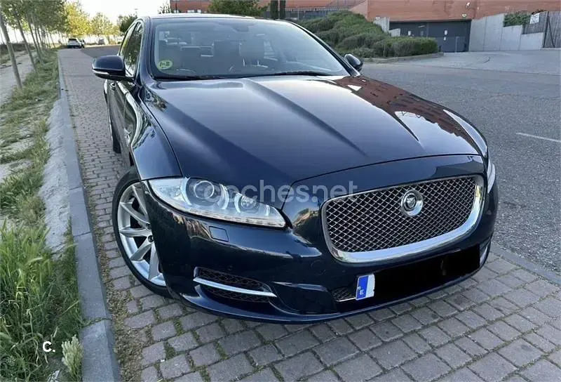 Usado Jaguar XJ Premium Luxury 275 CV (202 kW) 2013 Azul Berlina