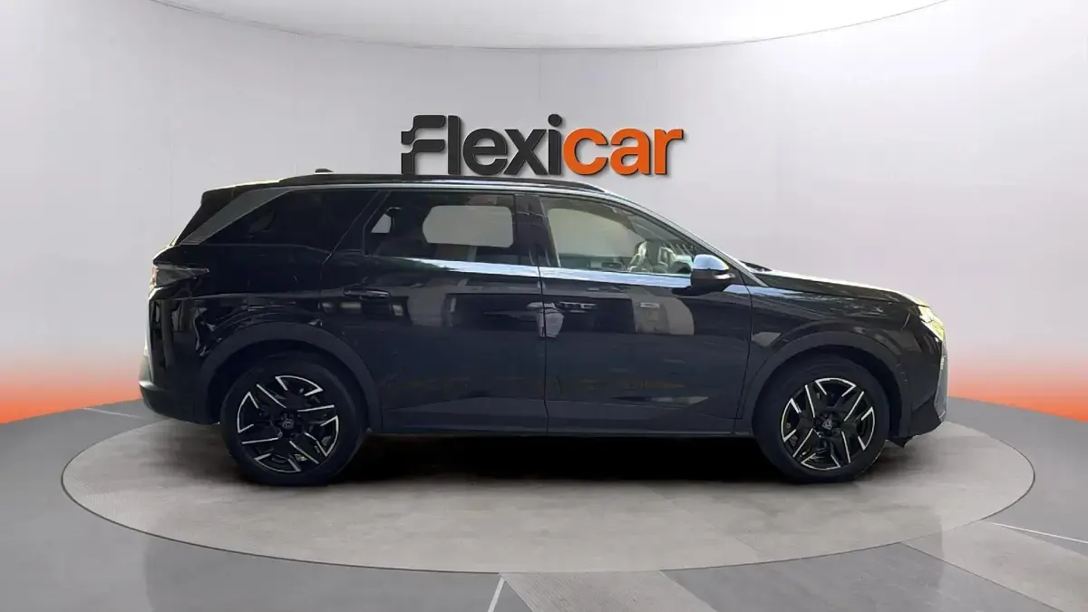 Usado Peugeot 5008 Allure 136 CV (100 kW) 2025 Negro SUV