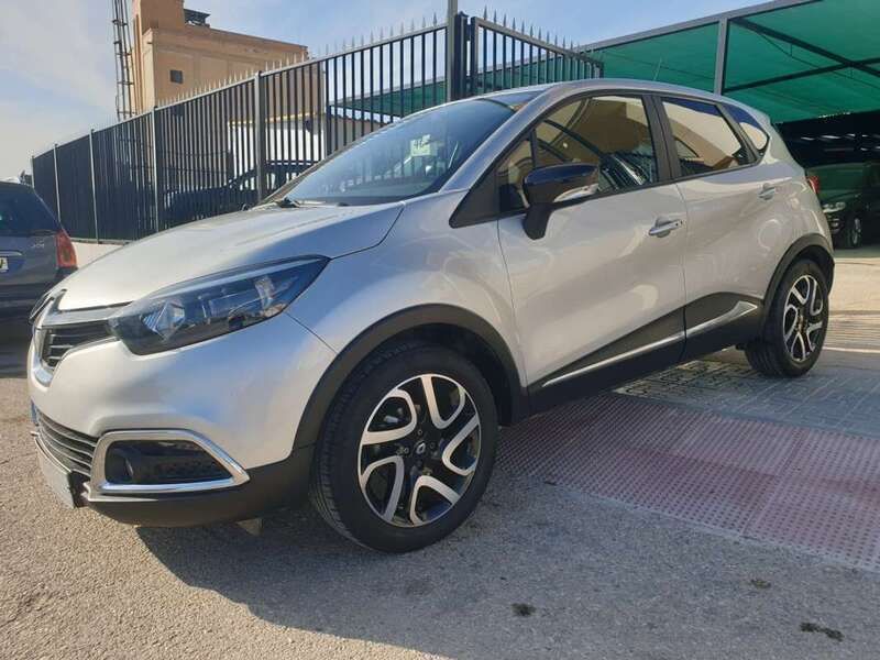 Usado Renault Captur Intens 90 HP (66 kW) 2015 Prateado SUV