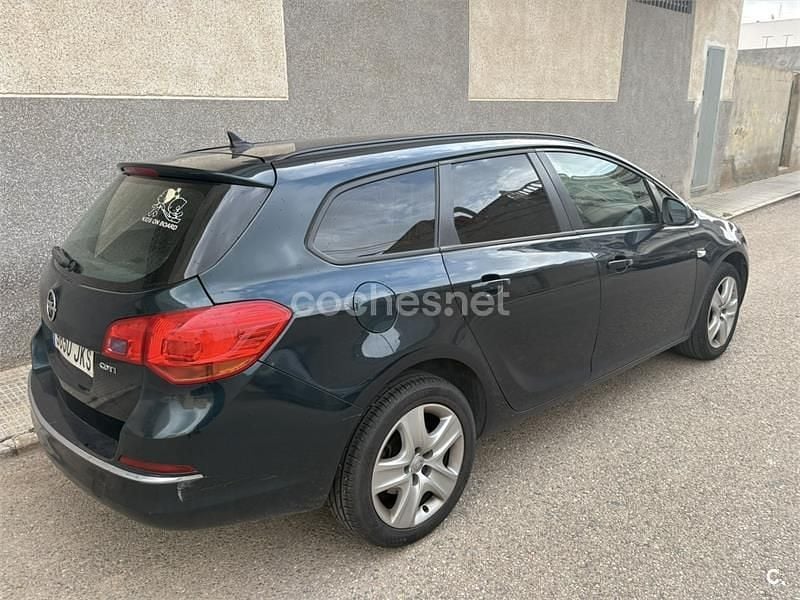 Usado Opel Astra Selective 110 CV (80 kW) 2015 Verde Familiar