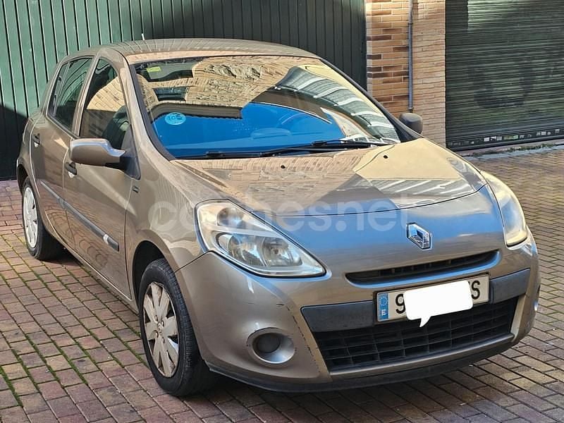 Usado Renault Clio II Authentique 75 CV (55 kW) 2011 Gris / plata Berlina