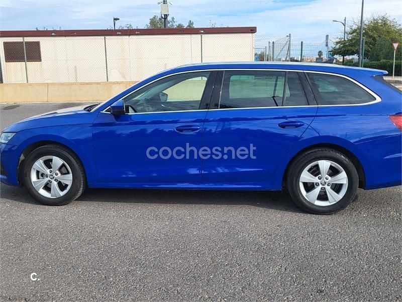 Usado Skoda Octavia G-TEC Ambition 131 CV (96 kW) 2021 Azul Familiar