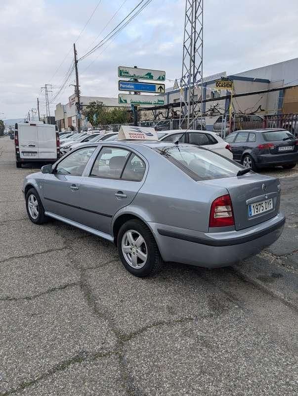 Usado Skoda Octavia 105 CV (77 kW) 2006 Gris Utilitario