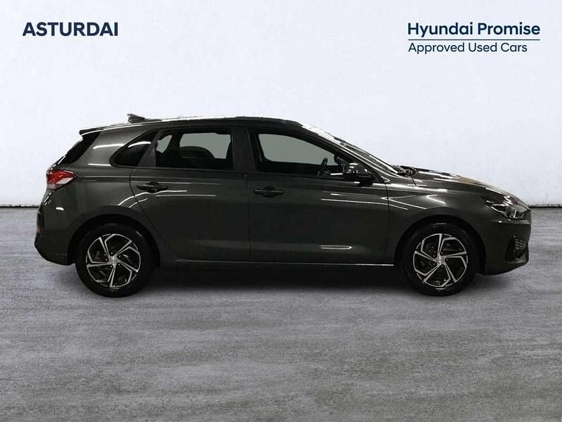 Usado Hyundai i30 120 CV (88 kW) 2021 Gris Utilitario