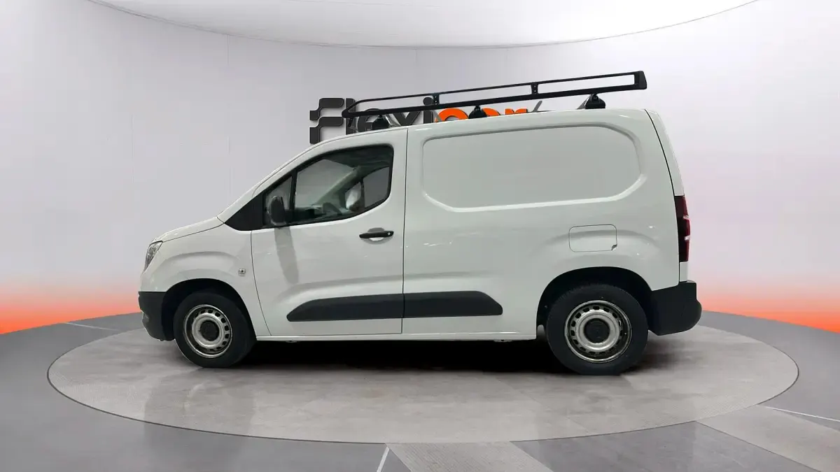 Usado Opel Combo Expression 100 CV (73 kW) 2019 Blanco Monovolumen