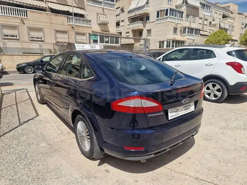 Usado Ford Mondeo Trend 125 CV (91 kW) 2007 Azul Berlina