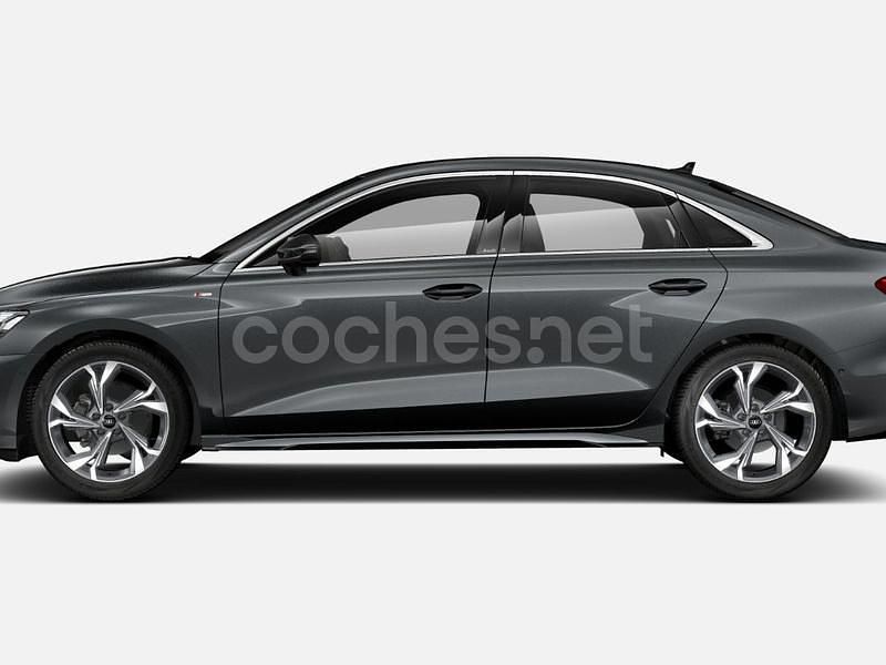 Usado Audi A3 S-Line 150 CV (110 kW) 2025 Gris / plata Berlina