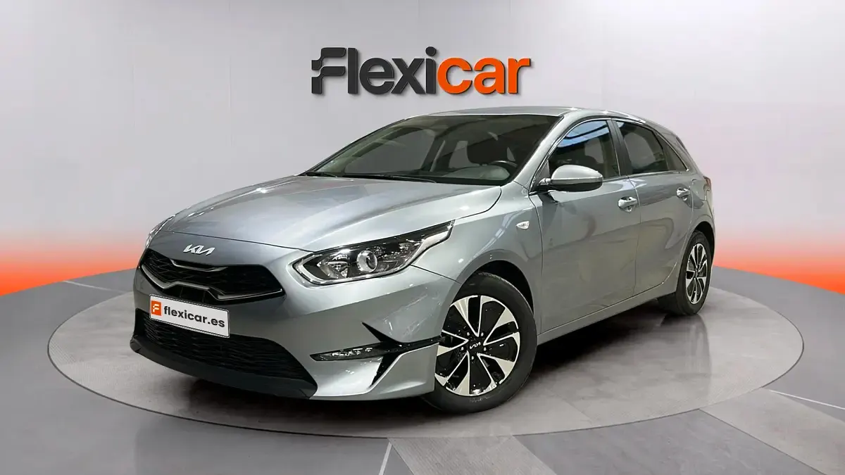 Usado Kia Ceed 101 CV (74 kW) 2024 Gris Utilitario