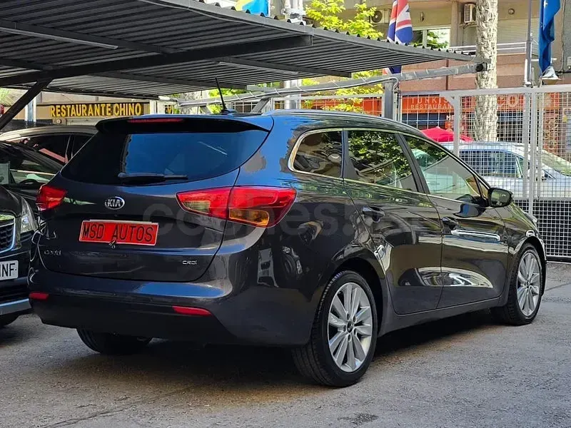 Usado Kia Ceed GT 128 HP (94 kW) 2014 Cinzento Sedan