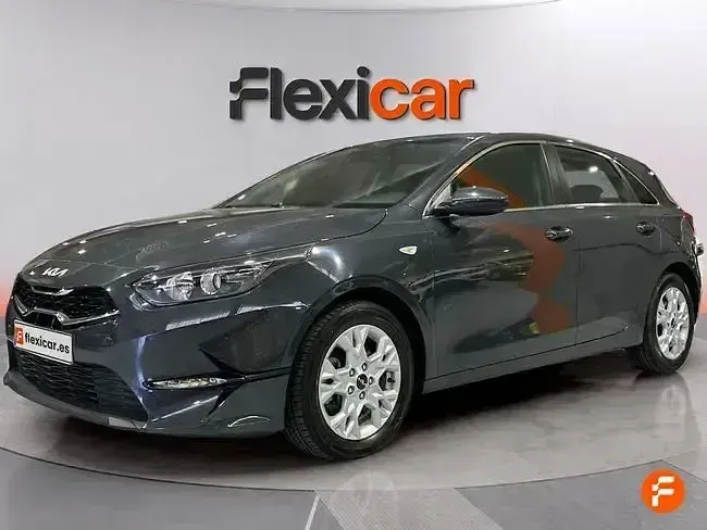 Usado Kia Ceed 136 CV (100 kW) 2023 Gris Utilitario