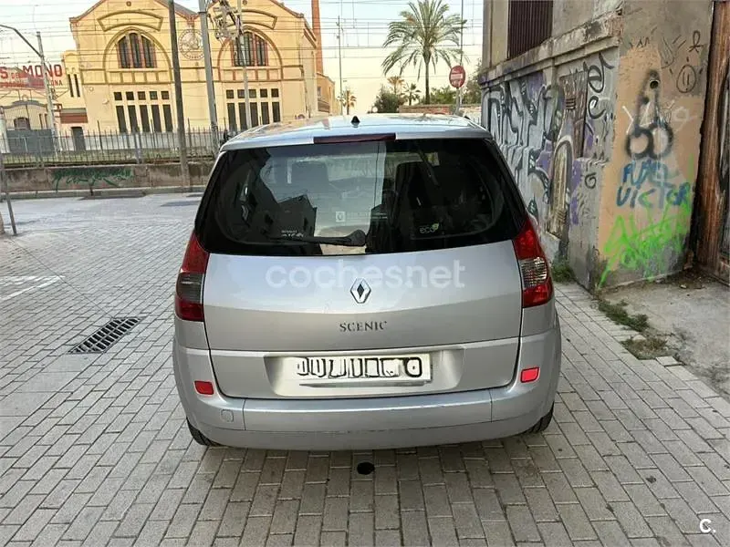 Usado Renault Scenic E-Tech Dynamique 105 CV (77 kW) 2008 Gris / plata Monovolumen