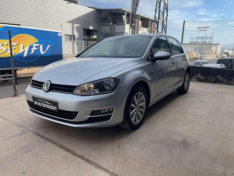 Usado VW Golf VII Advance 122 CV (89 kW) 2015 Gris Utilitario