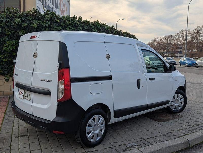 Usado Dacia Dokker Essentiel 107 CV (78 kW) 2020 Blanco Monovolumen