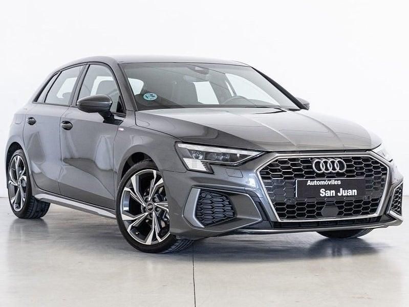 Usado Audi A3 Ambiente 150 CV (110 kW) 2022 Gris / plata Berlina