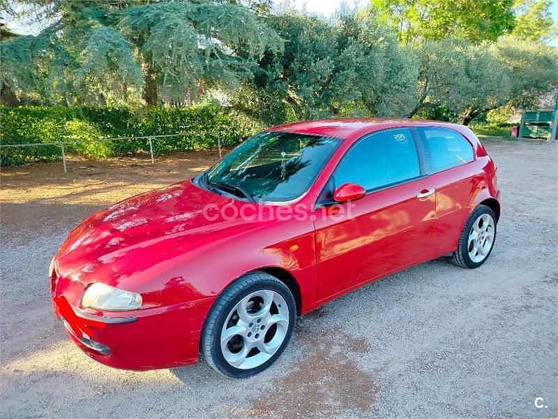 Rojo Usado 2003 Alfa Romeo 147 Distinctive Utilitario | 3700 € (Un poco caro) - Imagen 1/4