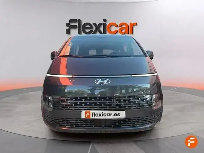 Usado Hyundai Staria 177 CV (130 kW) 2023 Gris Monovolumen