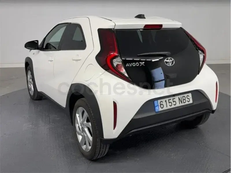 Usado Toyota Aygo X Play 72 CV (52 kW) 2025 Blanco SUV