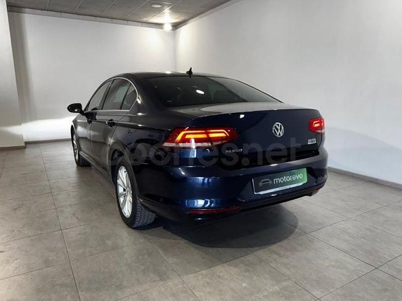Usado VW Passat Advance 150 CV (110 kW) 2016 Azul Berlina
