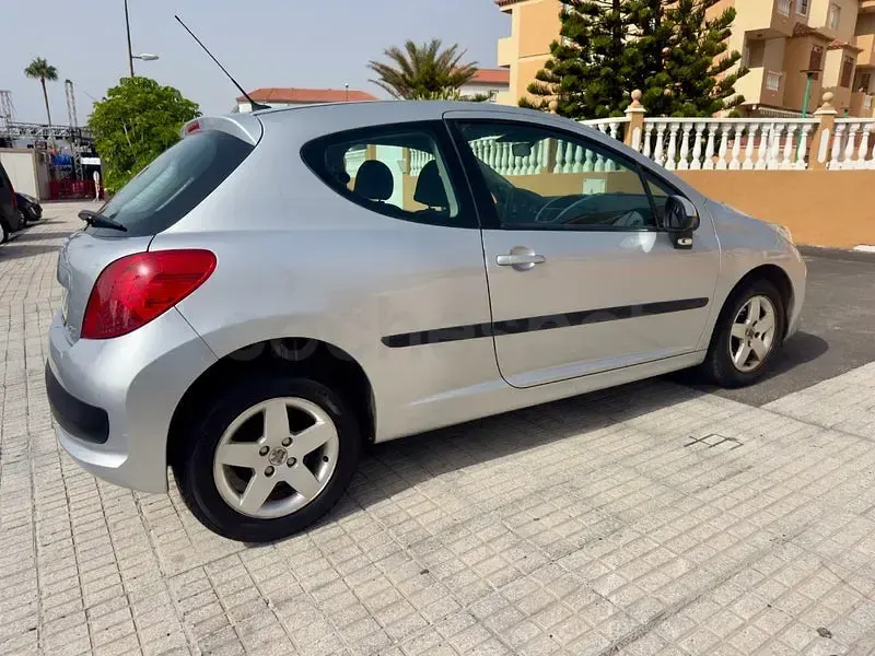 Usado Peugeot 207 90 CV (66 kW) 2007 Gris / plata Berlina