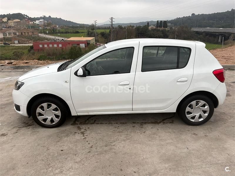 Usado Dacia Sandero Lauréate 75 CV (55 kW) 2014 Blanco Berlina