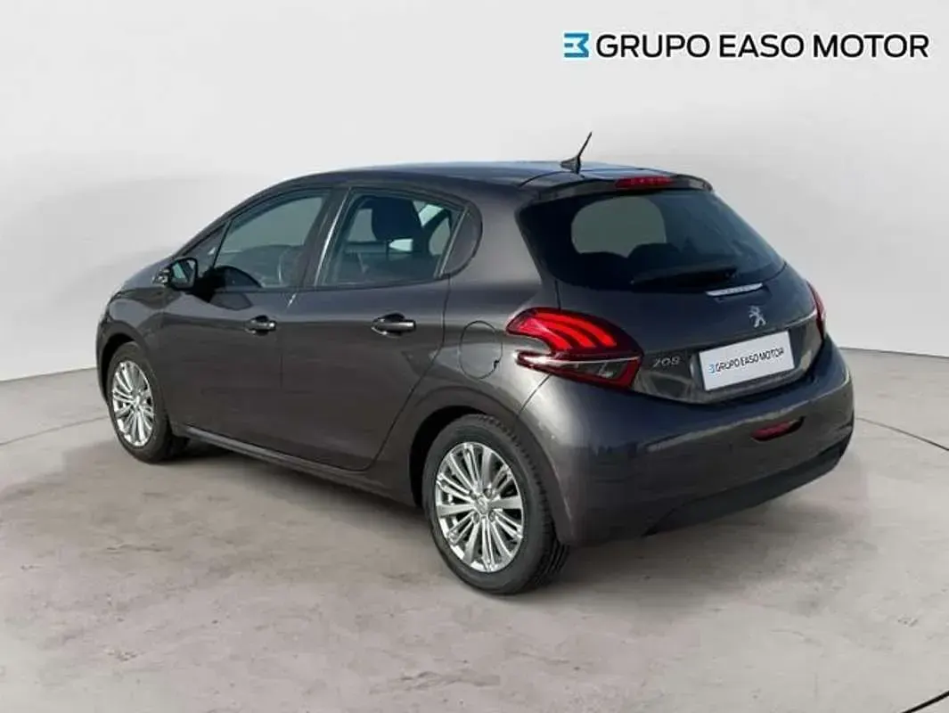 Usado Peugeot 208 Signature Sky 83 CV (61 kW) 2019 Gris Utilitario
