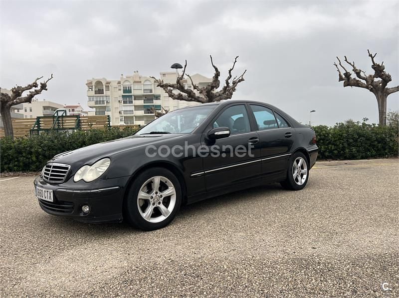Usado Mercedes C270 Avantgarde 170 CV (125 kW) 2004 Negro Berlina