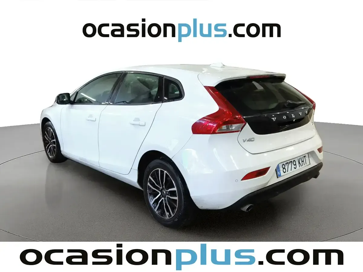 Usado Volvo V40 Momentum 150 CV (110 kW) 2018 Blanco Berlina