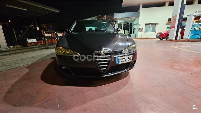 Usado Alfa Romeo 147 105 CV (77 kW) 2006 Gris / plata Utilitario