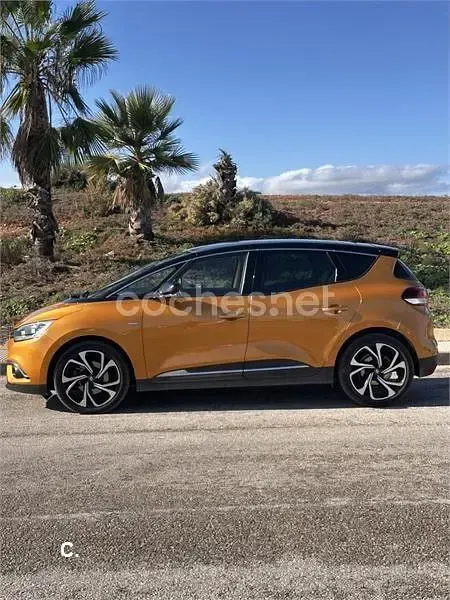 Usado Renault Scénic III Zen 150 CV (110 kW) 2017 Naranja Monovolumen