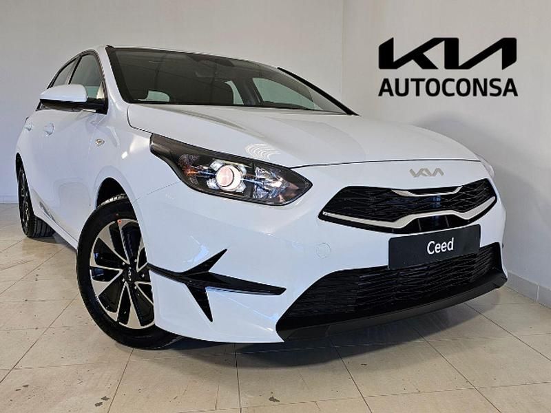 Blanco Nuevo 2025 Kia Ceed | 22.600 € (Precio justo) - Imagen 1/4