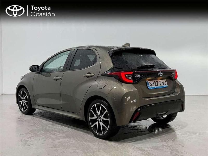 Usado Toyota Yaris Hybrid Style 116 CV (85 kW) 2021 Monovolumen