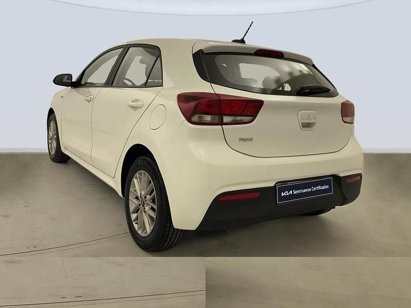 Usado Kia Rio 84 CV (61 kW) 2022 Blanco