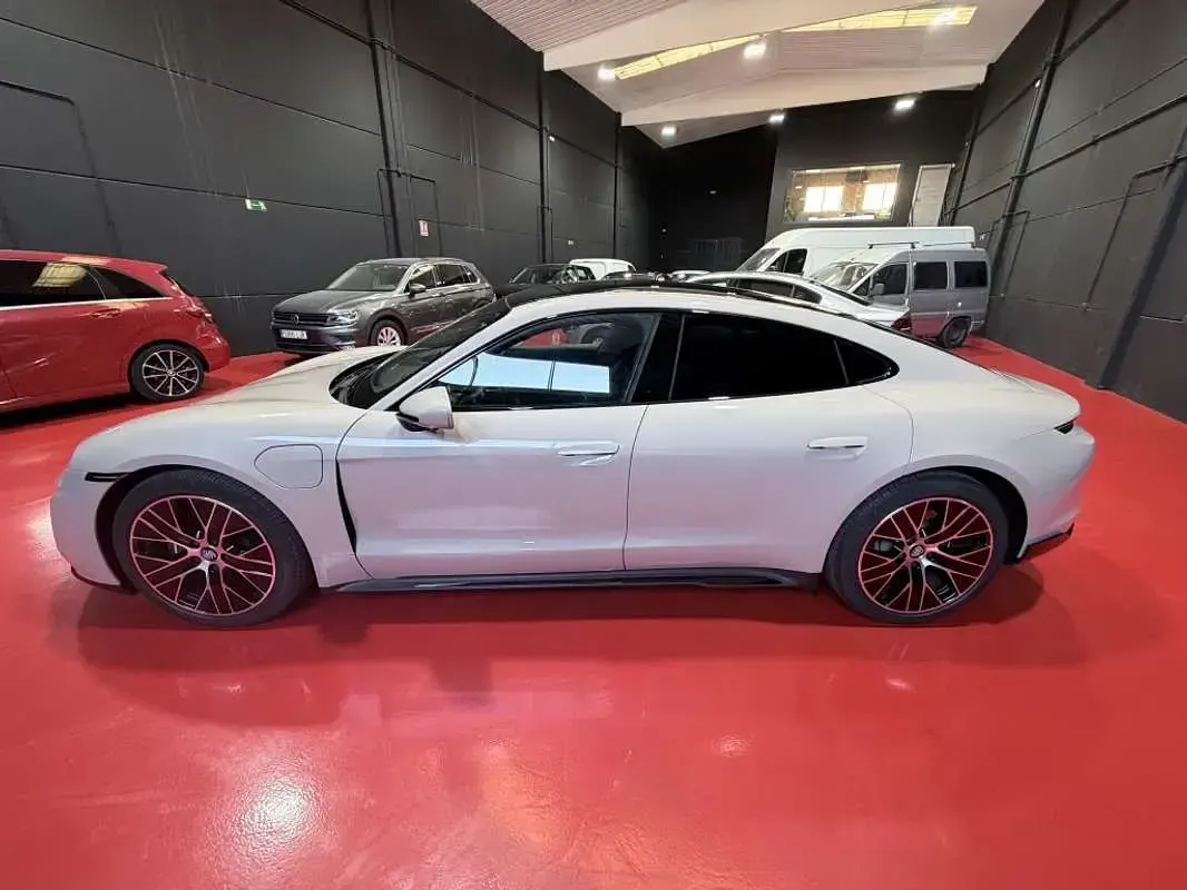 Usado Porsche Taycan 300 kW (408 CV) 2021 Beige Berlina