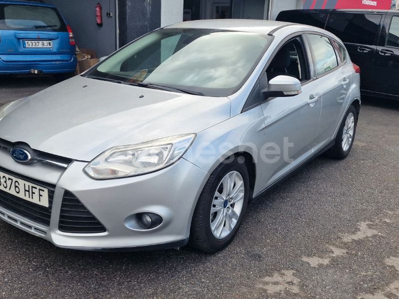 Gris / plata Usado 2012 Ford Focus Trend Berlina | 6000 € (Precio justo) - Imagen 1/4