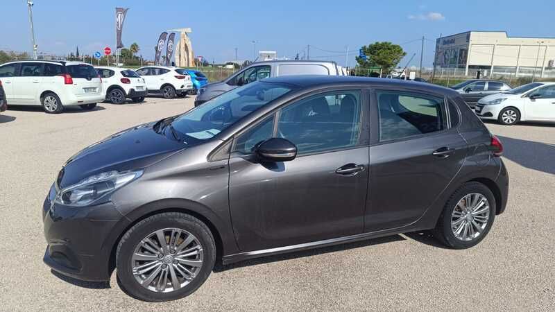 Usado Peugeot 208 Signature Sky 110 CV (80 kW) 2019 Gris Utilitario