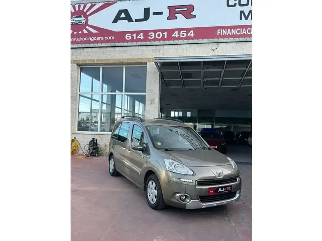 Usado Peugeot TePee Outdoor 92 CV (67 kW) 2015 Marrón Van
