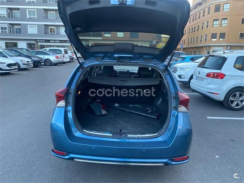 Usado Toyota Auris Hybrid Advance 136 CV (100 kW) 2016 Azul Familiar