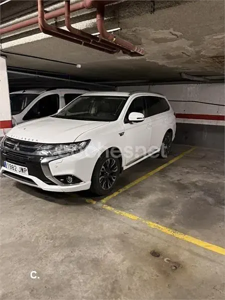 Usado Mitsubishi Outlander P-HEV 203 CV (149 kW) 2017 Blanco SUV