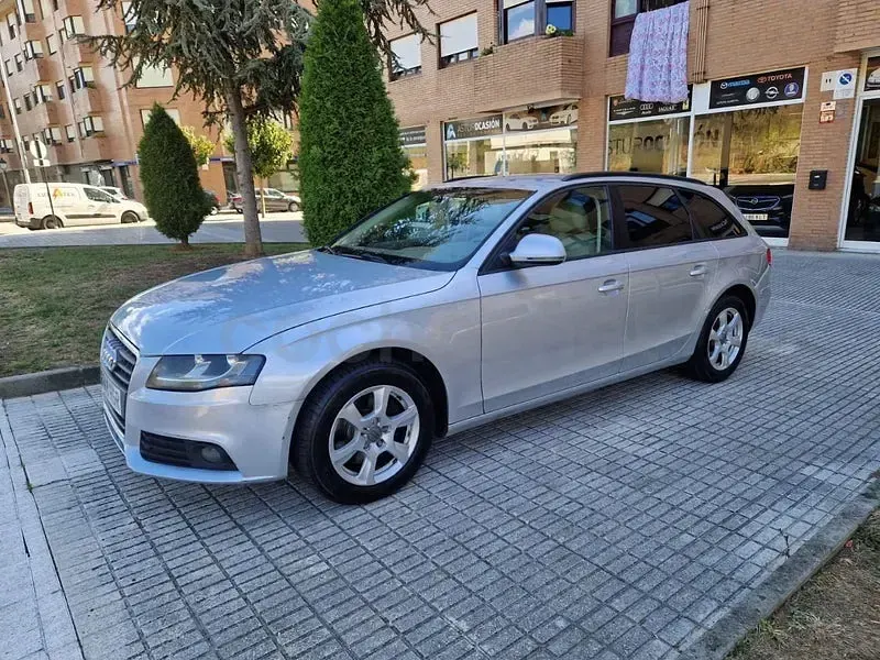 Usado Audi A4 143 CV (105 kW) 2009 Gris / plata Familiar